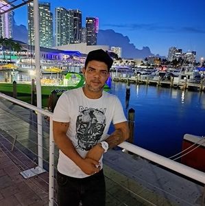 Meet your Posher, Sergio manuel